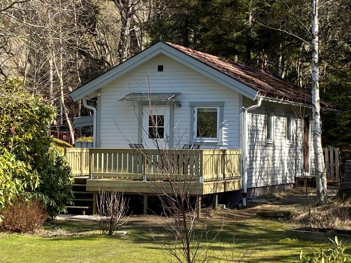 Stuga I Naturskoent Omrade Pa Vaestra Tjoern Saby Exterior photo
